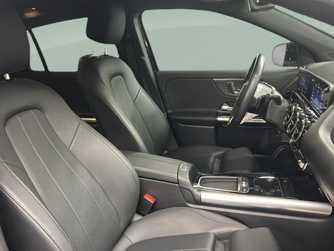 Used 2025 Mercedes-Benz GLA 250 image 28