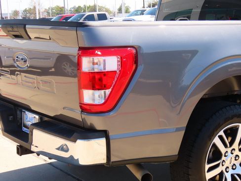 Used 2017 Ford F150 XLT w/ Equipment Group 302A Luxury image 12