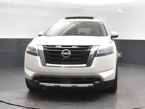 Used 2024 Nissan Pathfinder Platinum w/ Cargo Package image 10