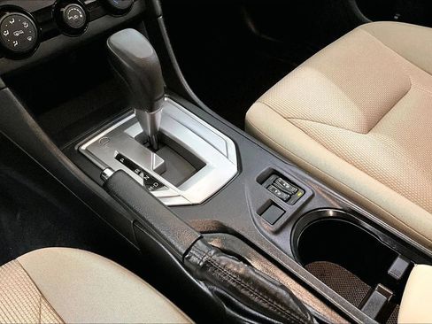 Used 2018 Subaru Impreza 2.0i Premium image 16