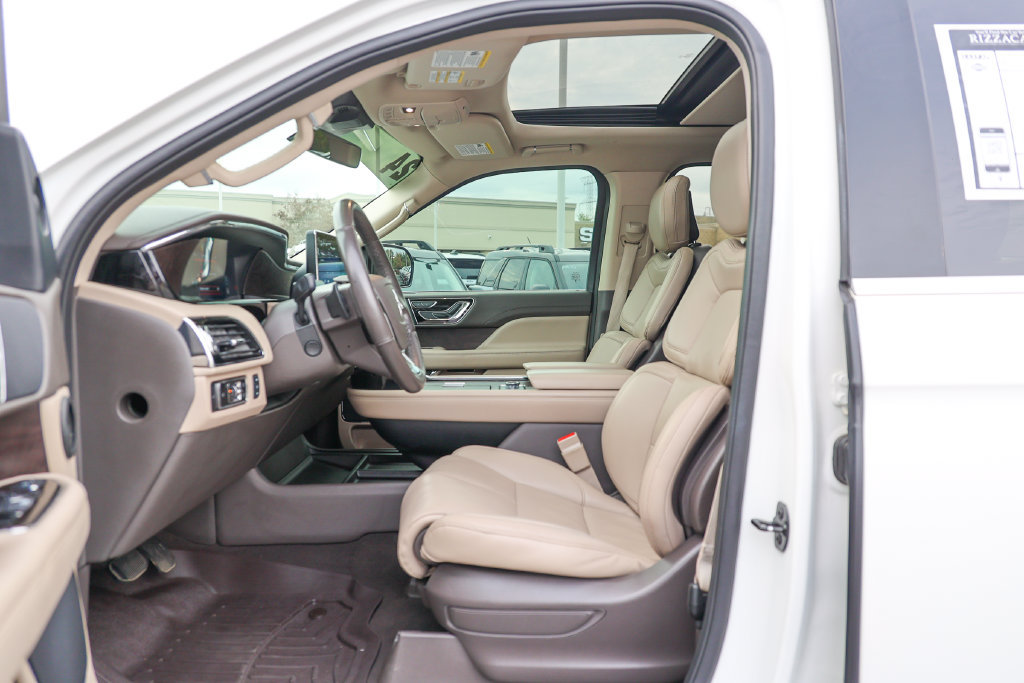 Used 2024 Lincoln Navigator Premiere AWD/4WD image 30