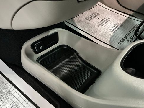 Used 2023 Chrysler Pacifica Touring-L image 35