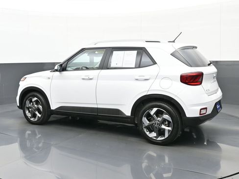 Certified 2024 Hyundai Venue SEL FWD image 6