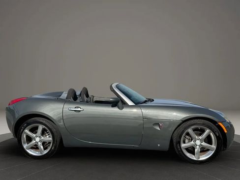 Used 2009 Pontiac Solstice Convertible w/ Preferred Package RWD image 5