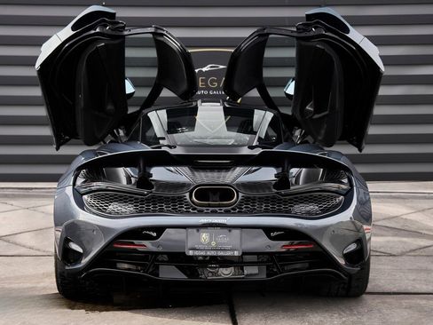 Used 2024 McLaren 750S image 10