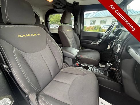 Used 2015 Jeep Wrangler Sahara w/ Dual Top Group AWD/4WD image 35