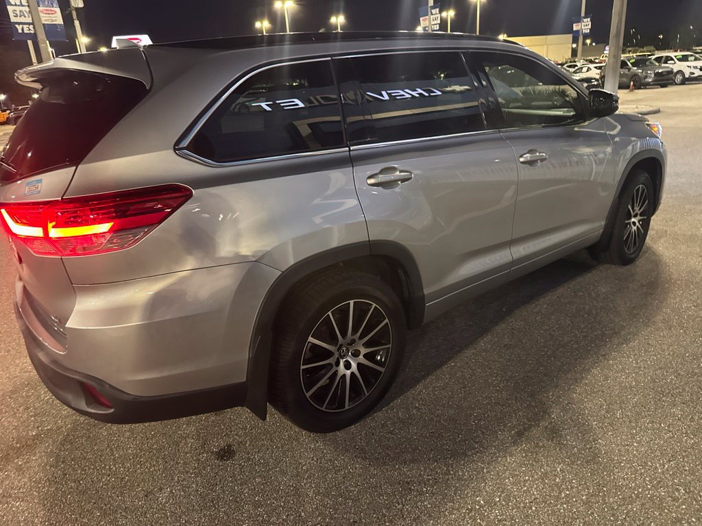 Used 2018 Toyota Highlander SE AWD/4WD image 5