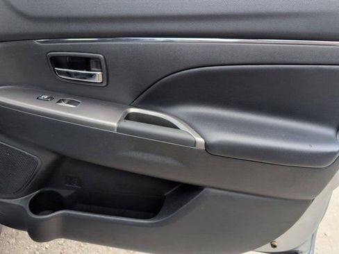 Used 2025 Mitsubishi Outlander Sport AWD image 32
