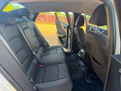 Used 2020 Chevrolet Malibu LT FWD image 17