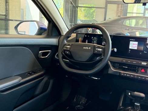 Used 2025 Kia K4 LXS image 30