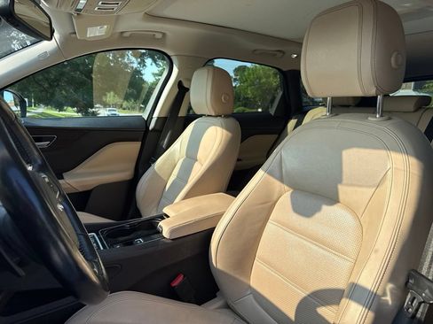 Used 2017 Jaguar F-PACE Prestige AWD/4WD image 12