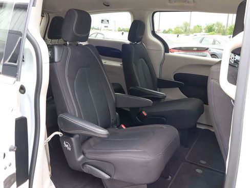 Used 2022 Chrysler Voyager LX FWD image 25