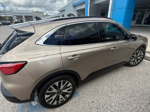 Used 2020 Ford Escape Titanium FWD image 3