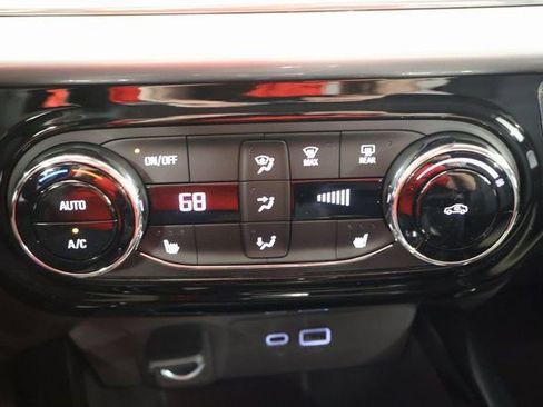 New 2026 Chevrolet Trax LT w/ LT Convenience Package FWD image 18