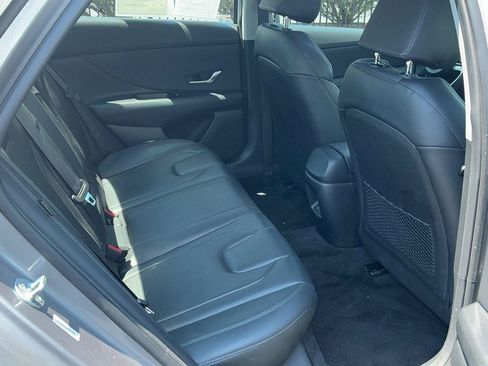 Certified 2025 Hyundai Elantra Limited FWD image 34