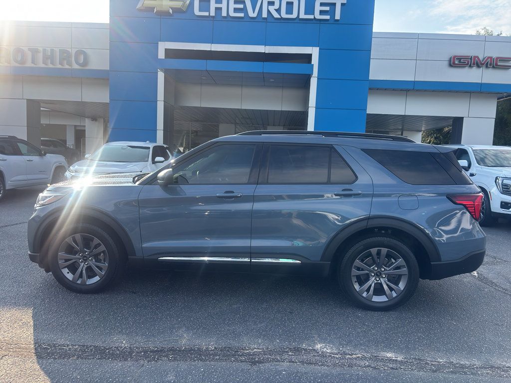 Used 2025 Ford Explorer Active w/ Active Comfort Package AWD/4WD image 1