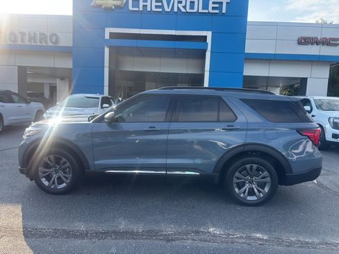 Used 2025 Ford Explorer Active w/ Active Comfort Package AWD/4WD image 1