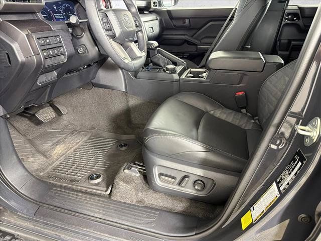 Used 2025 Toyota 4Runner TRD Off-Road Premium AWD/4WD image 9