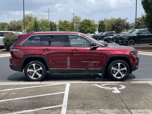 Used 2023 Jeep Grand Cherokee Limited w/ Luxury Tech Group II AWD/4WD image 10