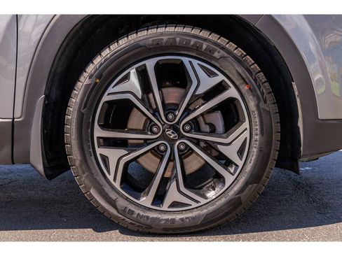 Used 2019 Hyundai Santa Fe AWD image 9