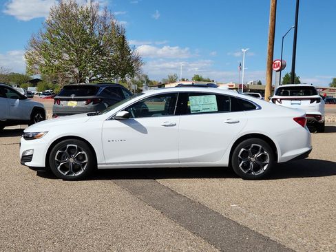 Used 2024 Chevrolet Malibu LT FWD image 2