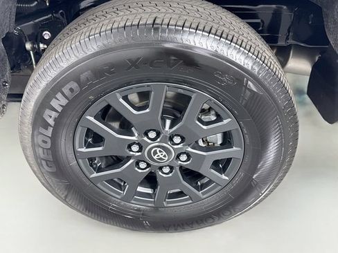 Certified 2025 Toyota 4Runner SR5 AWD/4WD image 31