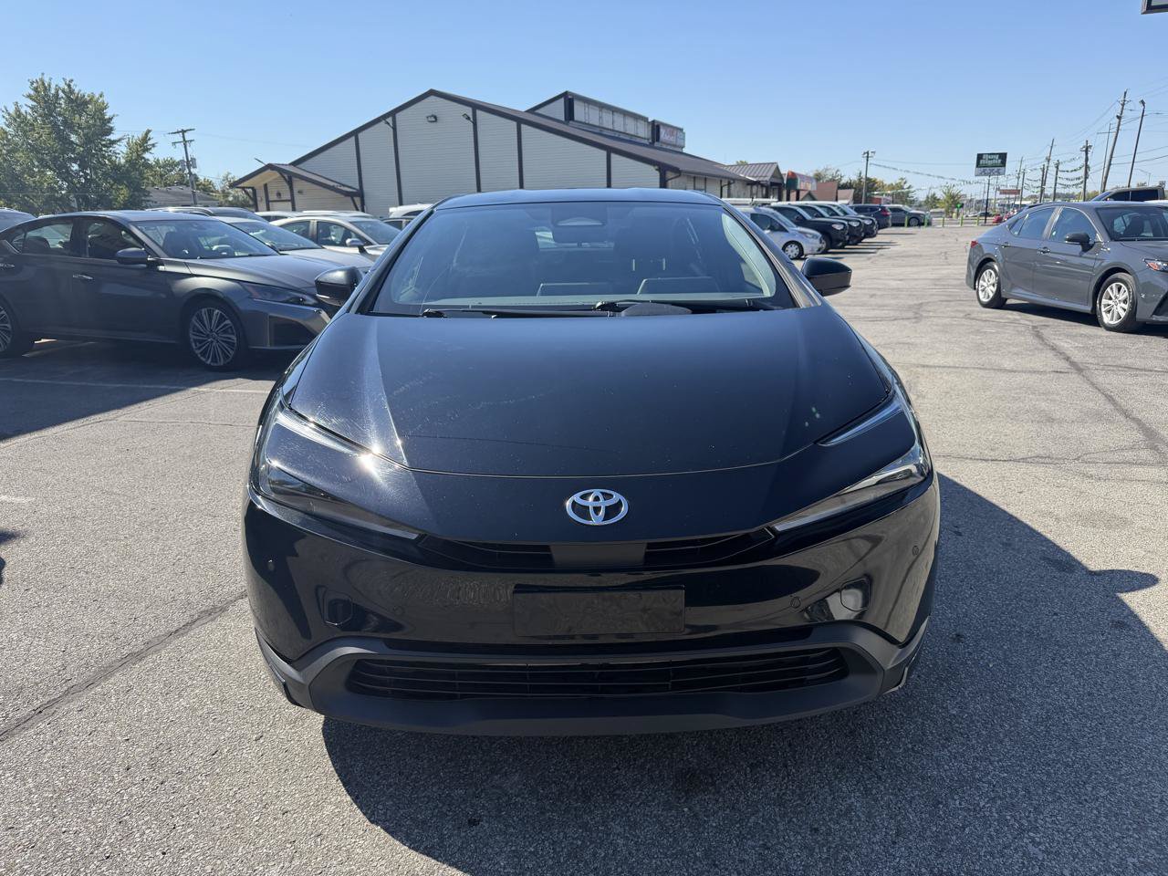 Used 2024 Toyota Prius LE FWD image 3