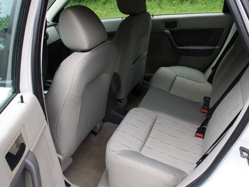 Used 2011 Ford Focus SE FWD image 14