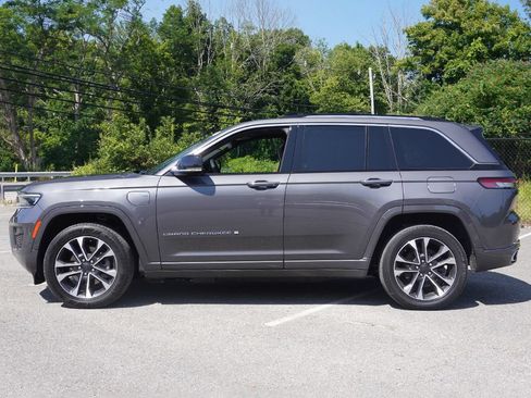 Used 2023 Jeep Grand Cherokee Overland w/ Luxury Tech Group IV AWD/4WD image 22