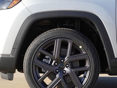 New 2026 Jeep Compass Latitude image 5