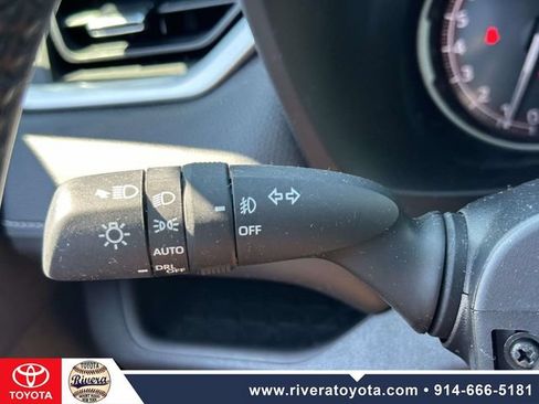 Used 2023 Toyota RAV4 XLE Premium AWD/4WD image 38