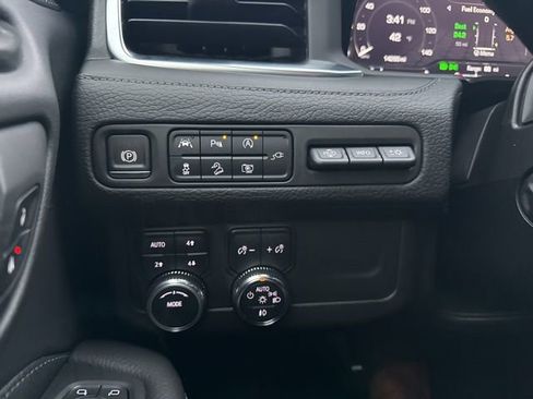 Used 2022 GMC Yukon Denali image 12