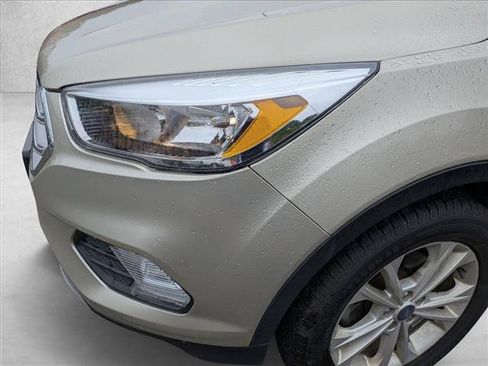 Used 2018 Ford Escape SE FWD image 9