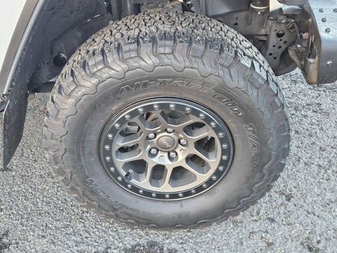 Used 2022 Jeep Wrangler Unlimited Rubicon w/ Xtreme Recon 35" Tire Package image 9