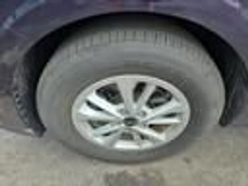 Used 2024 Kia Carnival LX FWD image 5