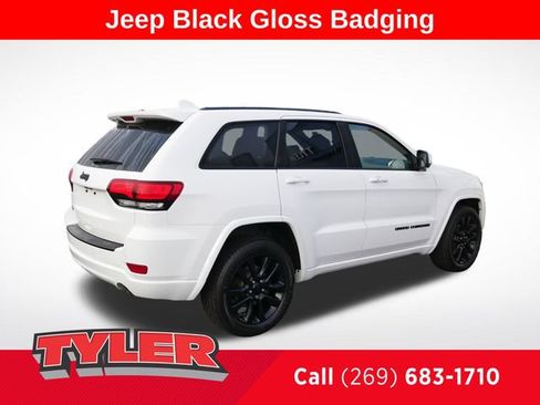 Used 2018 Jeep Grand Cherokee Altitude AWD/4WD image 8