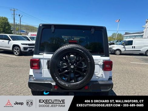 Used 2023 Jeep Wrangler Unlimited Sahara w/ Cold Weather Group AWD/4WD image 6