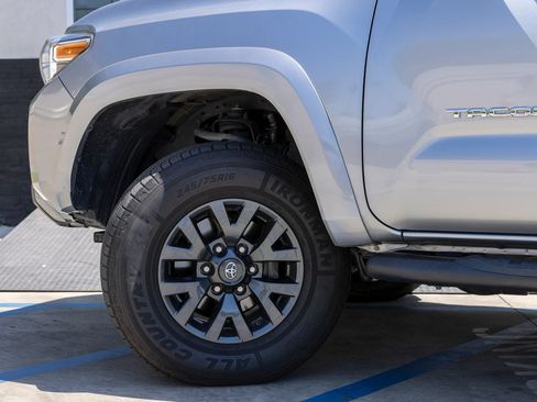 Used 2021 Toyota Tacoma SR5 AWD/4WD image 35