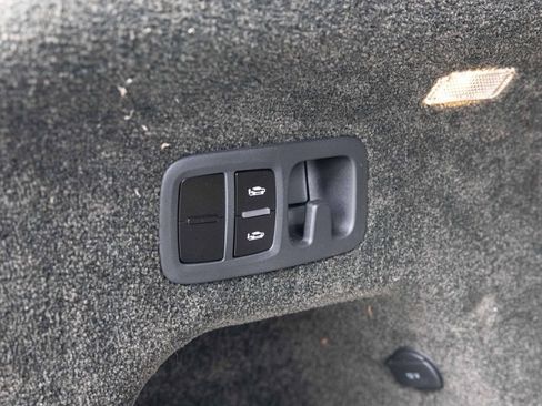 Used 2023 Bentley Bentayga Extended Wheelbase image 63