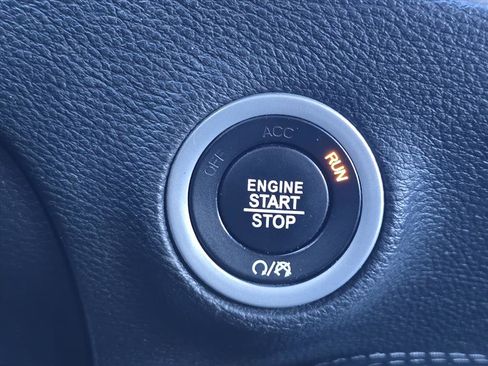 Used 2023 Dodge Challenger SXT image 18