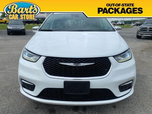 Used 2022 Chrysler Pacifica Limited FWD image 2