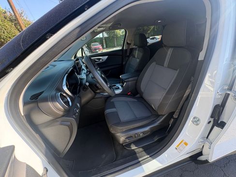 Used 2025 Chevrolet Blazer LT FWD image 38