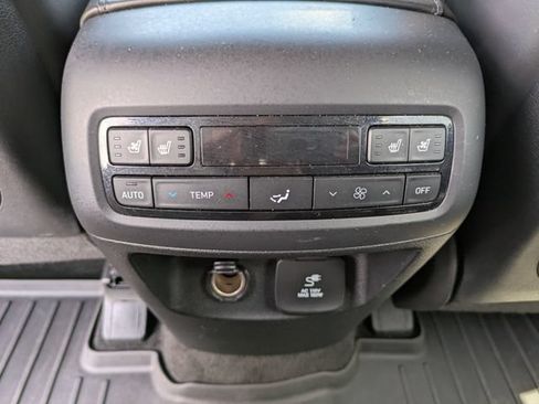 Used 2022 Hyundai Palisade Limited FWD image 17