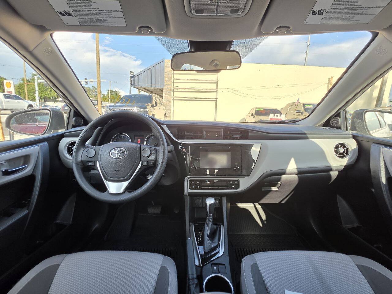 Used 2018 Toyota Corolla LE FWD image 7