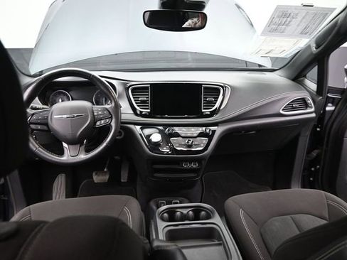 Used 2021 Chrysler Pacifica Touring w/ Cold Weather Group image 23