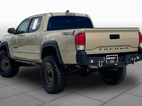 Used 2017 Toyota Tacoma TRD Off-Road w/ Tow Package (A/T) AWD/4WD image 11