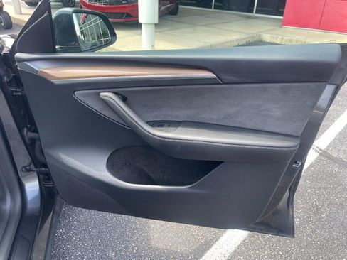 Used 2024 Tesla Model Y Long Range AWD/4WD image 9