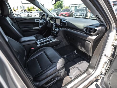 Used 2022 Ford Explorer Limited AWD/4WD image 25