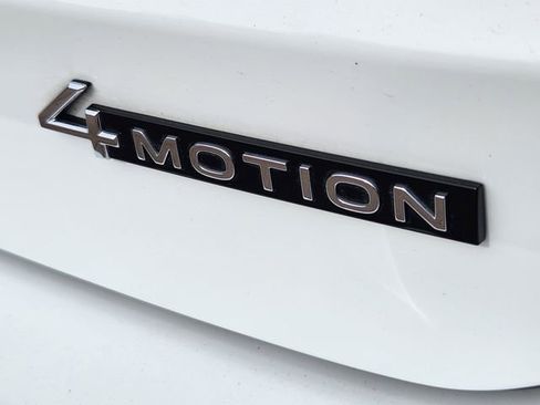 Certified 2024 Volkswagen Taos SEL image 10