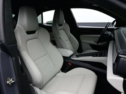 Certified 2025 Porsche Macan Turbo Electric AWD/4WD image 18